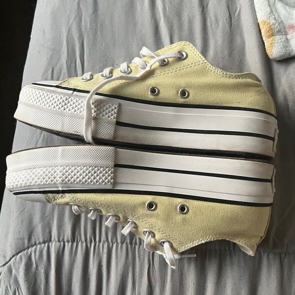 🌼🐝SIZE 7/7.5 Converse All Star Pale Yellow🐝🌼 - Picture 2 of 6